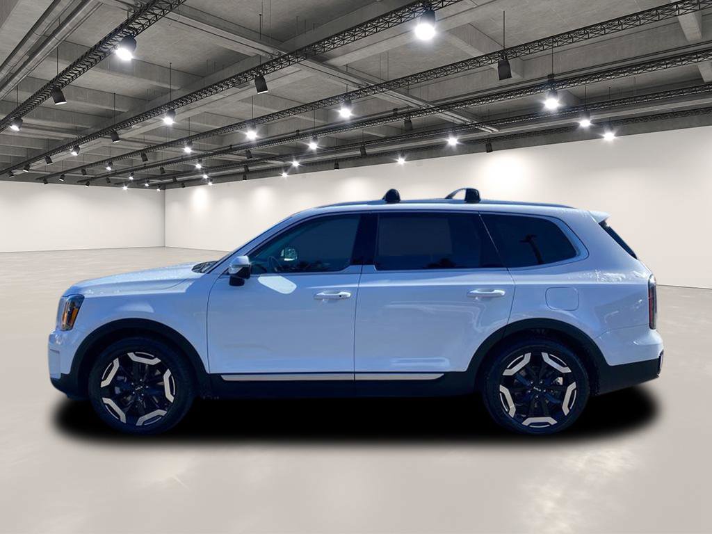 Used 2024 Kia Telluride EX w/ EX Captain's Chair Package image 5