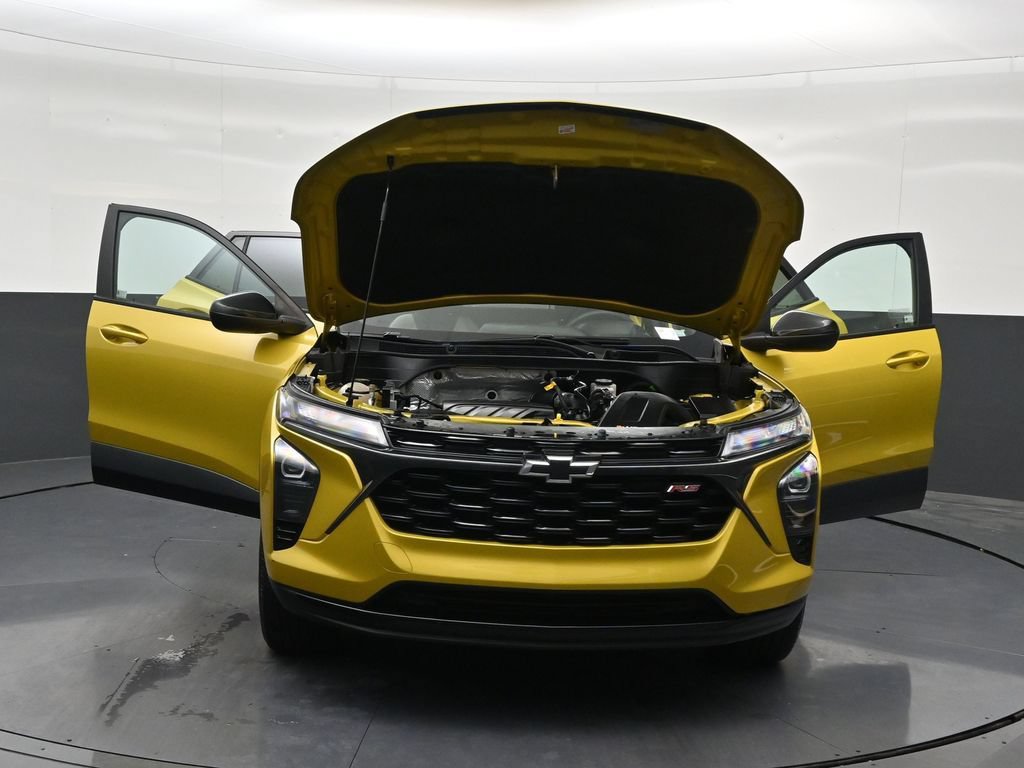 Used 2024 Chevrolet Trax RS w/ Sunroof Package FWD image 36