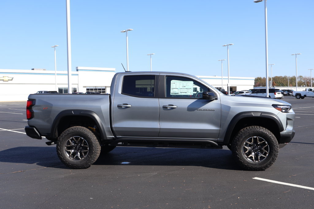New 2026 Chevrolet Colorado ZR2 w/ Technology Package AWD/4WD image 9