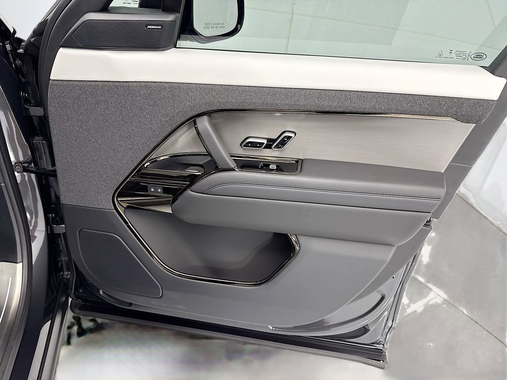 Certified 2025 Land Rover Range Rover Sport Dynamic SE AWD/4WD image 24