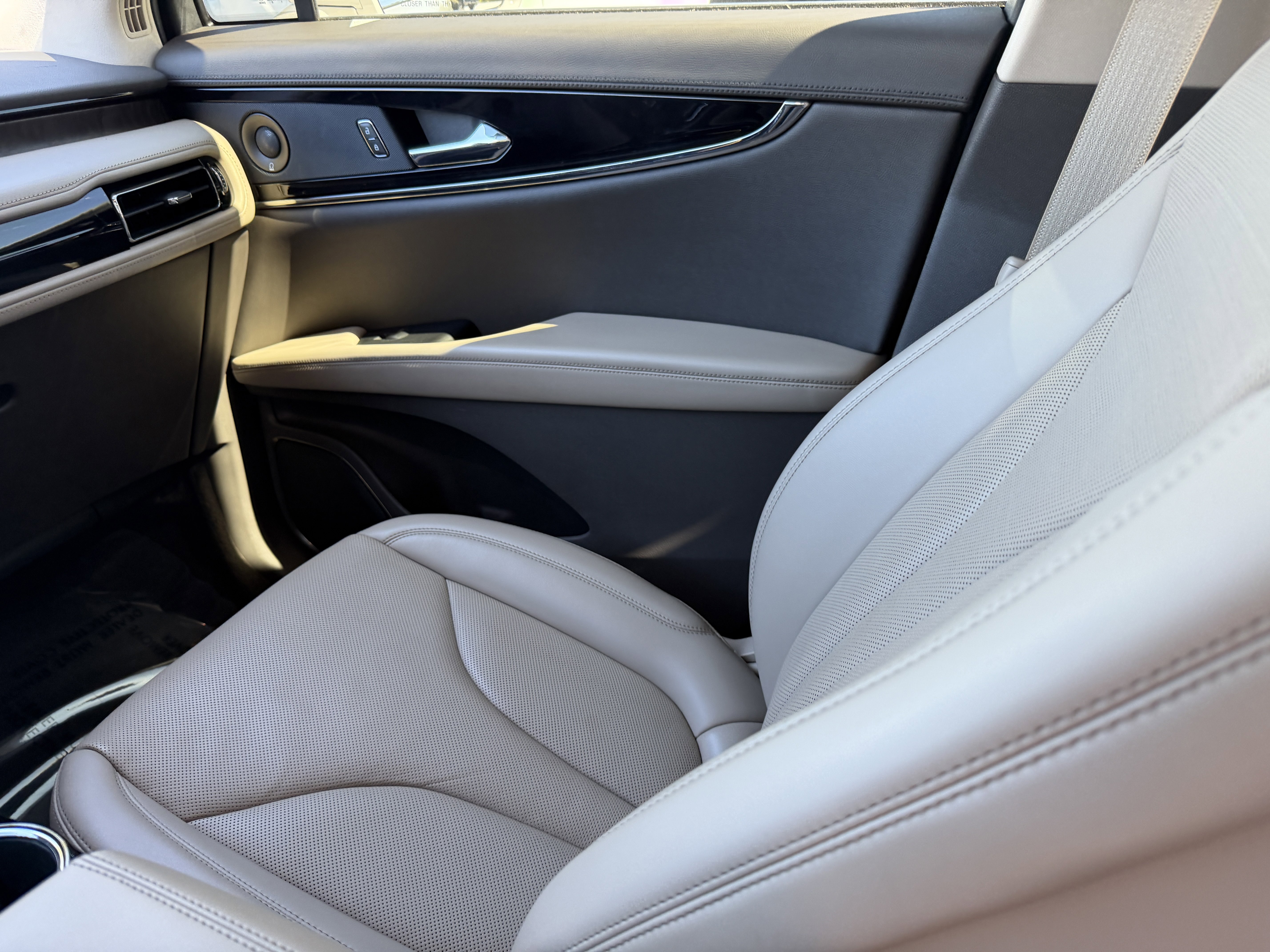 Used 2021 Lincoln Nautilus Reserve w/ Equipment Group 201A image 16