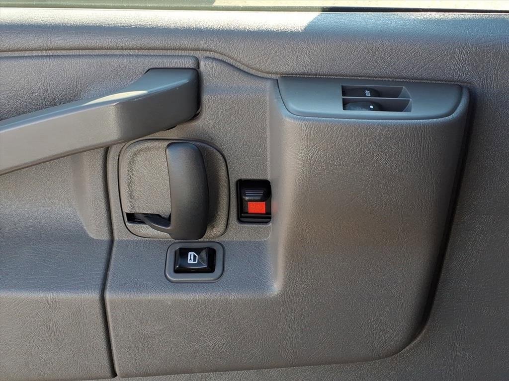 Used 2017 Chevrolet Express 2500 image 4