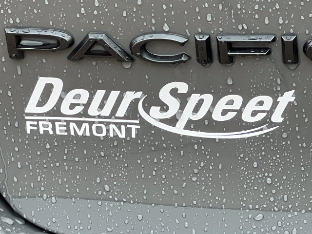 Used 2025 Chrysler Pacifica Limited FWD image 56