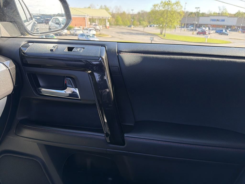 Used 2020 Toyota 4Runner TRD Off-Road Premium w/ Moonroof Package AWD/4WD image 26