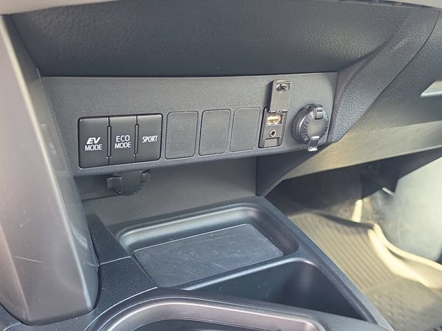 Used 2017 Toyota RAV4 XLE w/ All Weather Liner Package AWD/4WD image 26