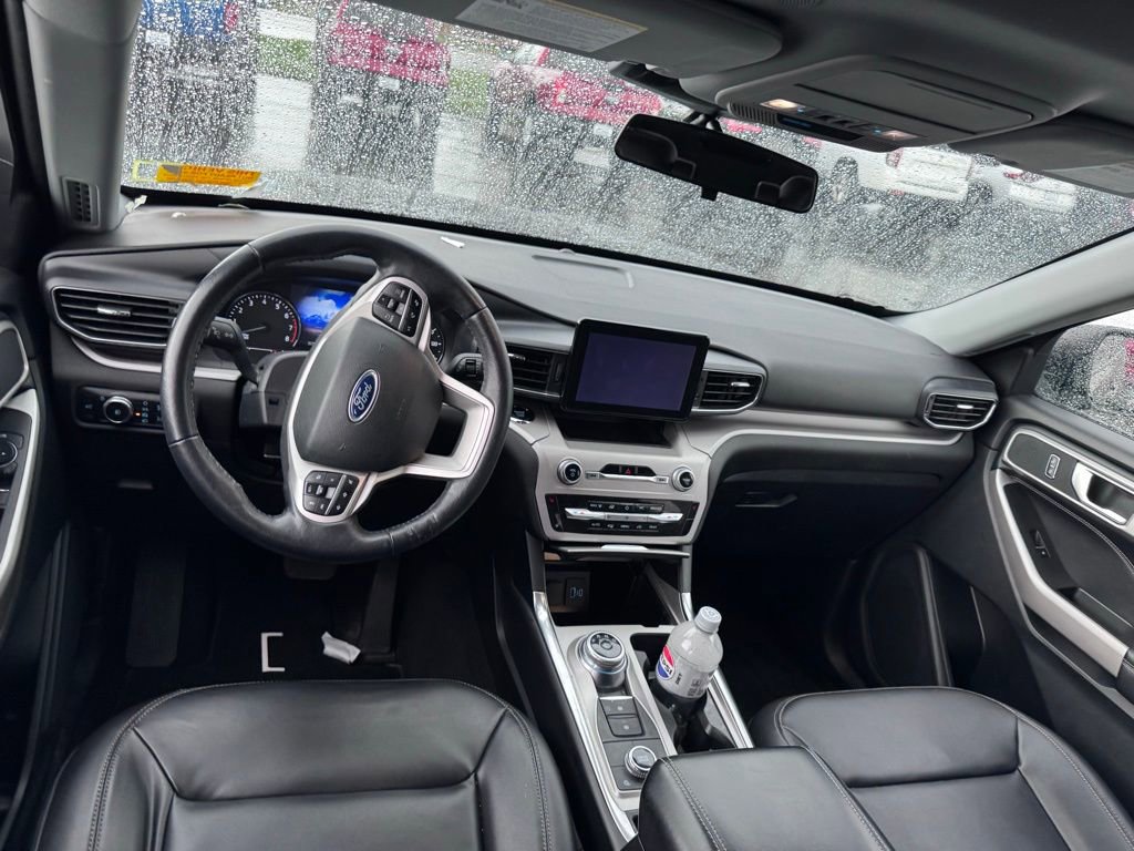 Used 2023 Ford Explorer XLT w/ Equipment Group 202A image 8