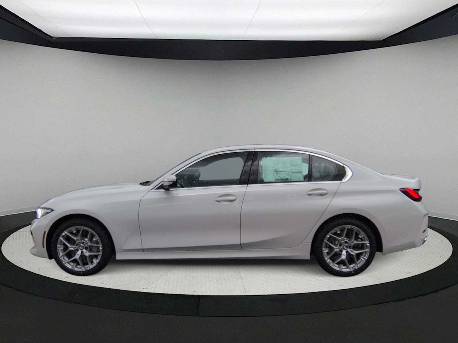 Used 2026 BMW 330i xDrive Sedan w/ Premium Package AWD/4WD image 5