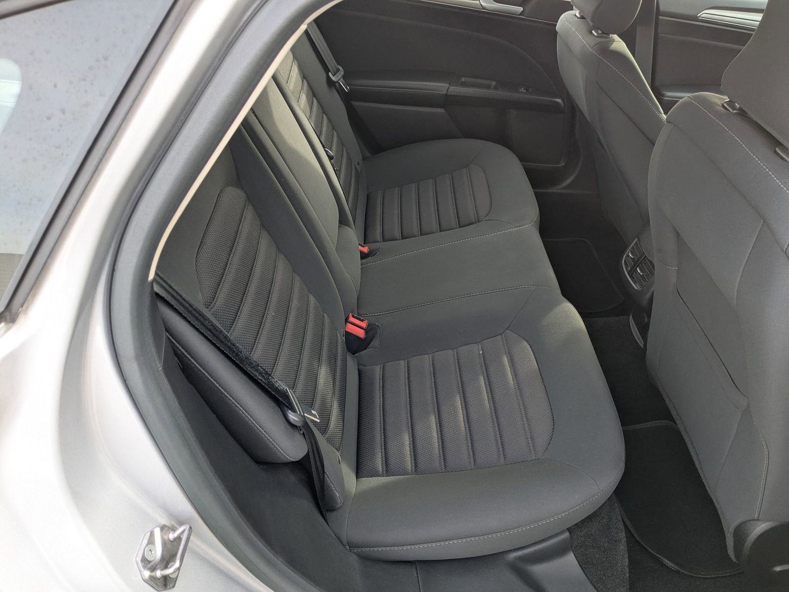 Used 2018 Ford Fusion SE w/ Fusion SE Technology Package image 28