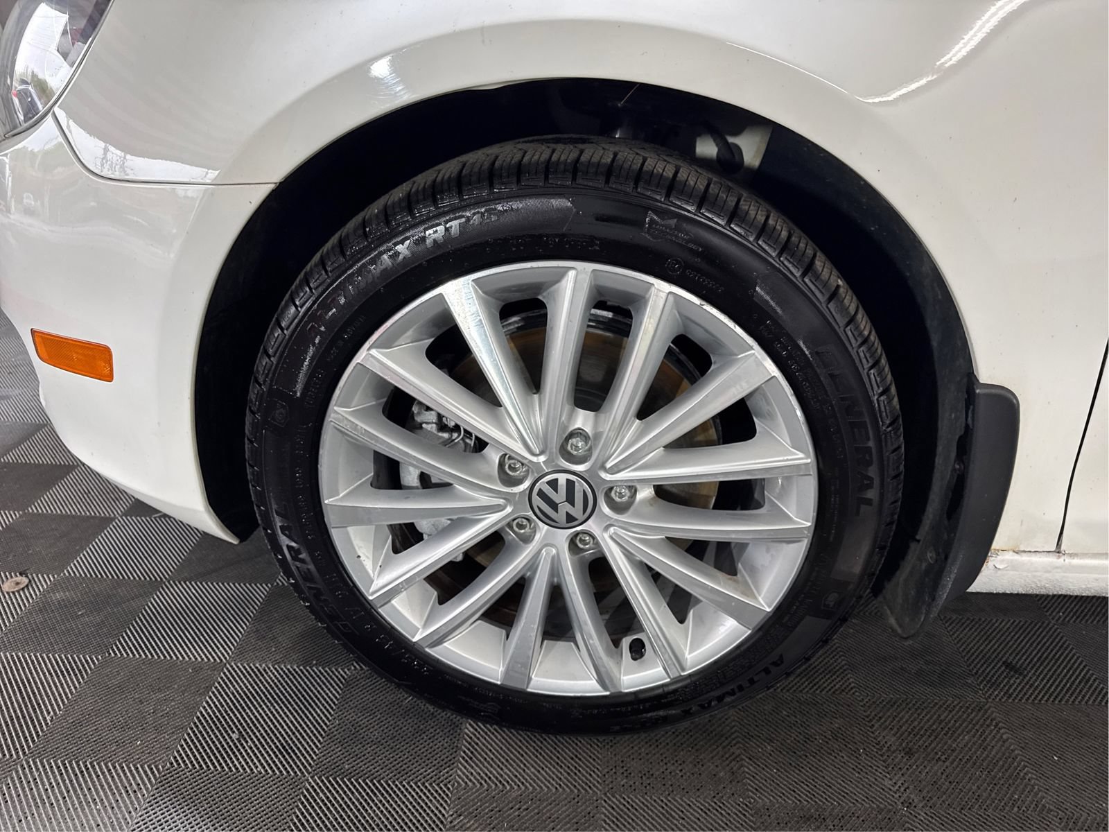 Used 2013 Volkswagen Jetta TDI FWD image 24