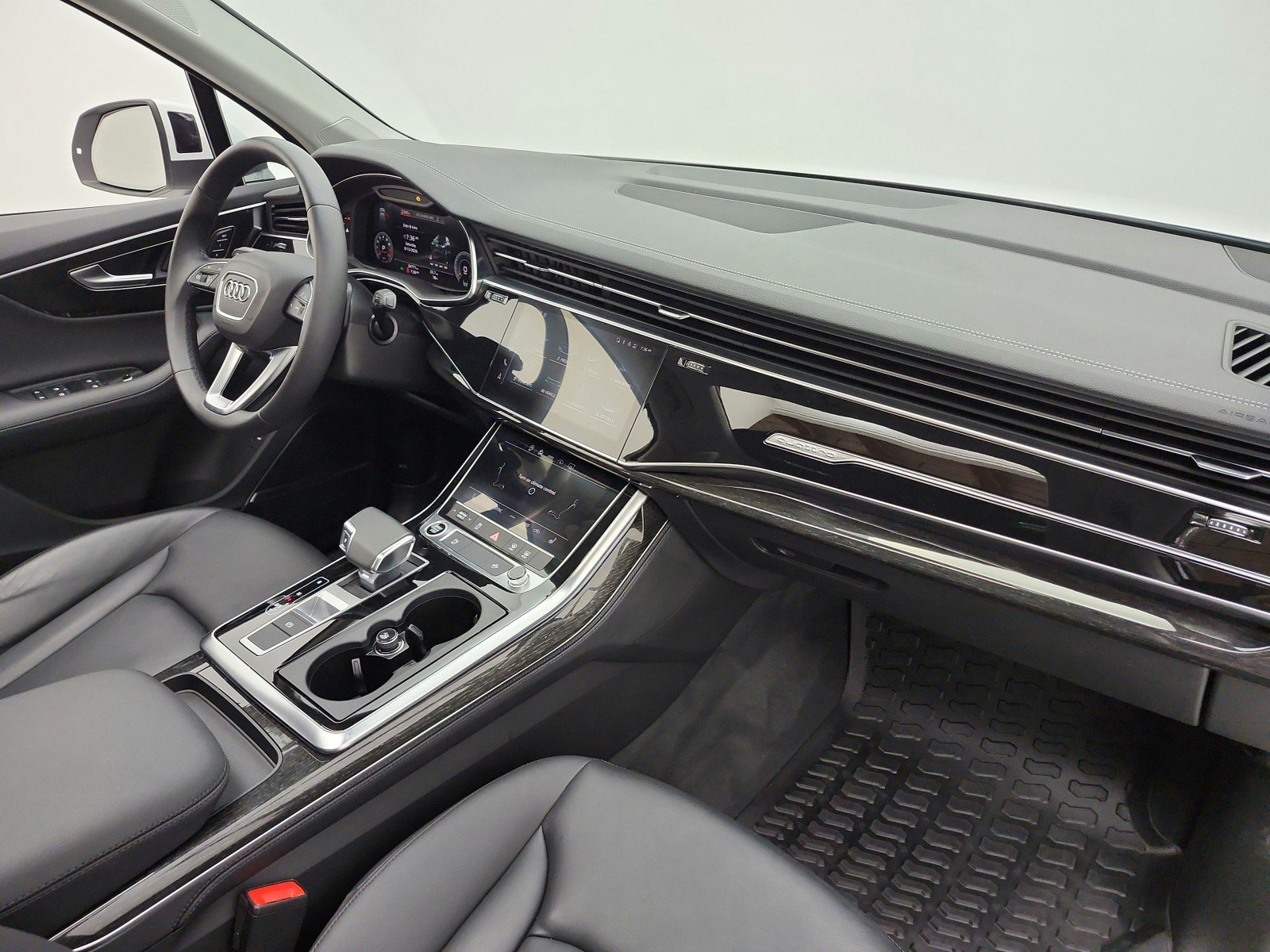 Used 2023 Audi Q7 2.0T Premium Plus w/ Premium Plus Package AWD/4WD image 38