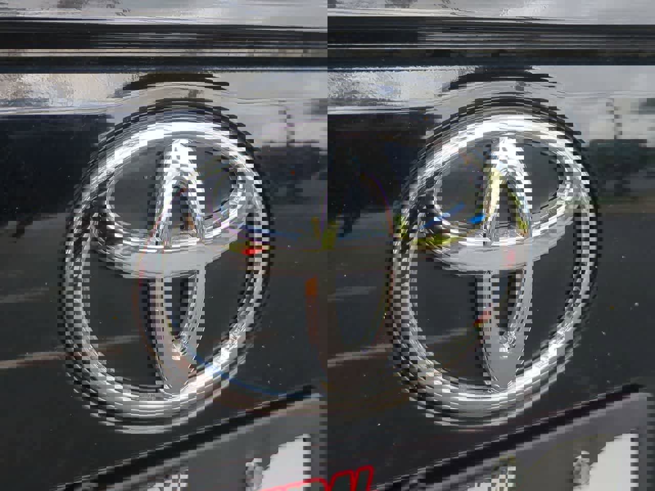 Used 2019 Toyota RAV4 XLE w/ Convenience Package image 12