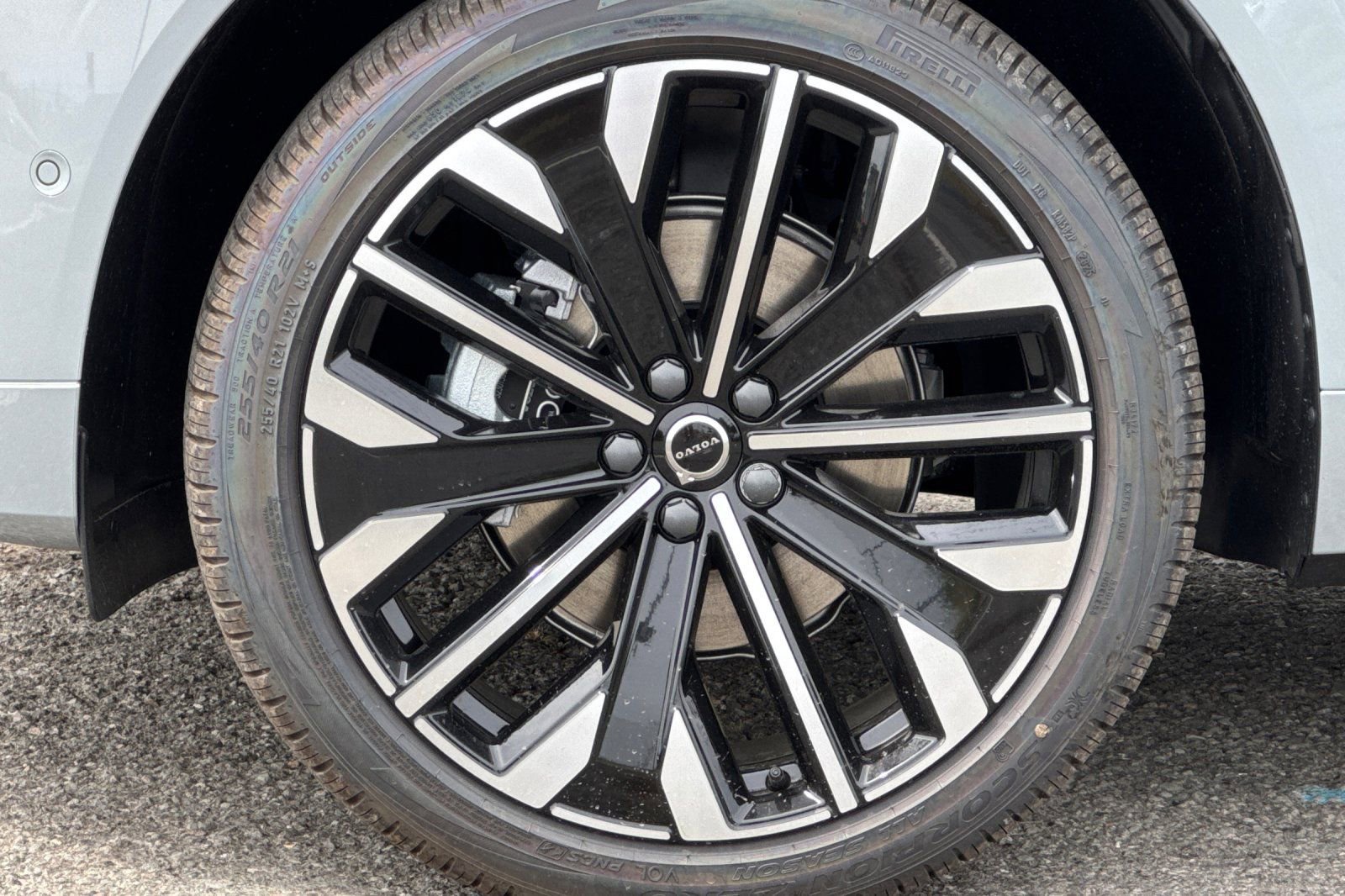 New 2026 Volvo XC60 B5 Ultra w/ Protection Package Premier image 11