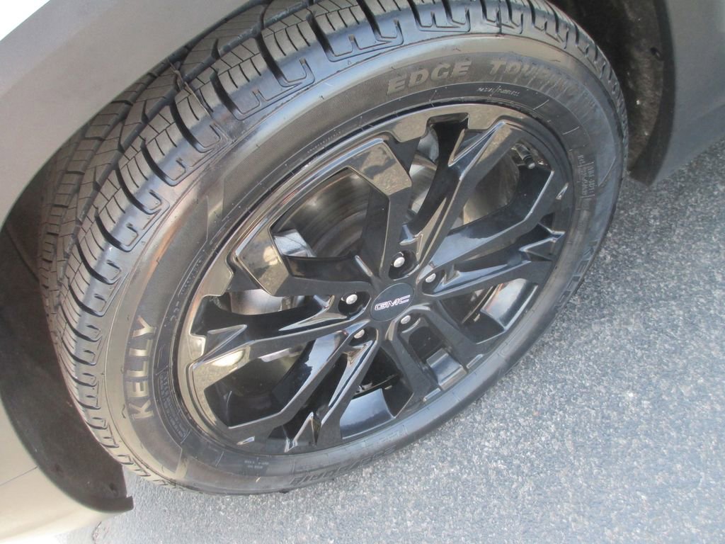 Used 2020 GMC Terrain SLE w/ Driver Convenience Package image 13