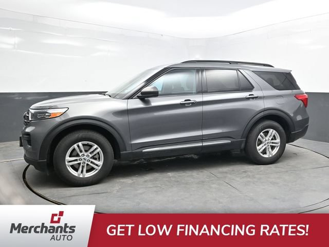Used 2023 Ford Explorer XLT AWD/4WD image 3