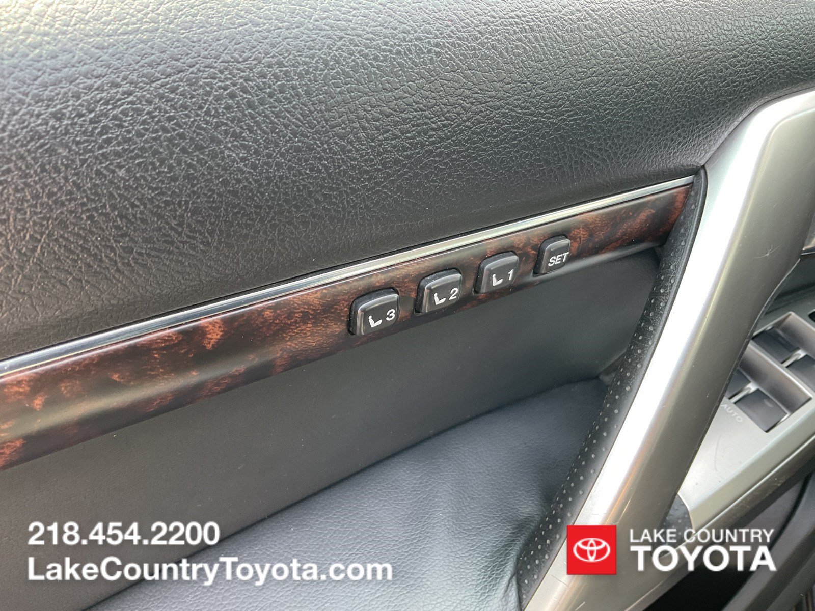 Used 2014 Toyota Land Cruiser AWD/4WD image 26