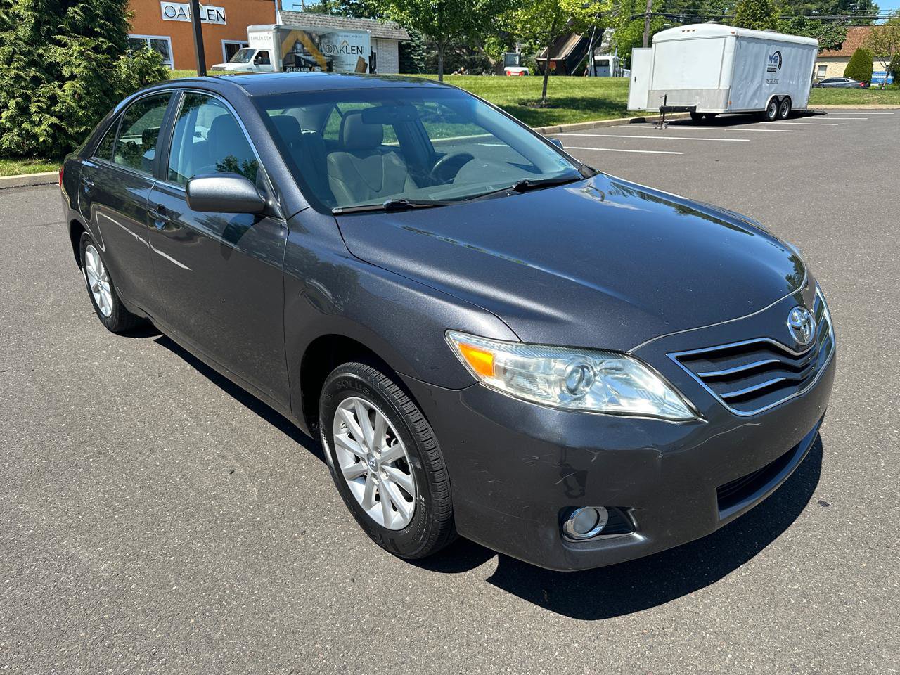 Used 2010 Toyota Camry XLE FWD image 3