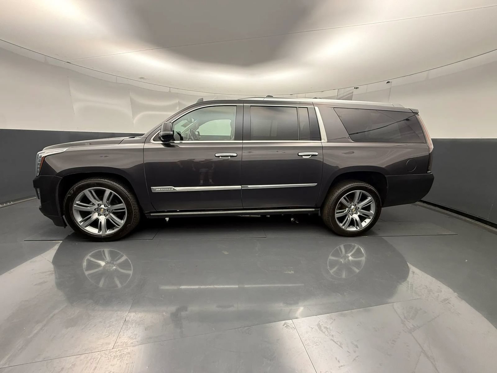 Used 2016 Cadillac Escalade ESV Premium AWD/4WD image 4
