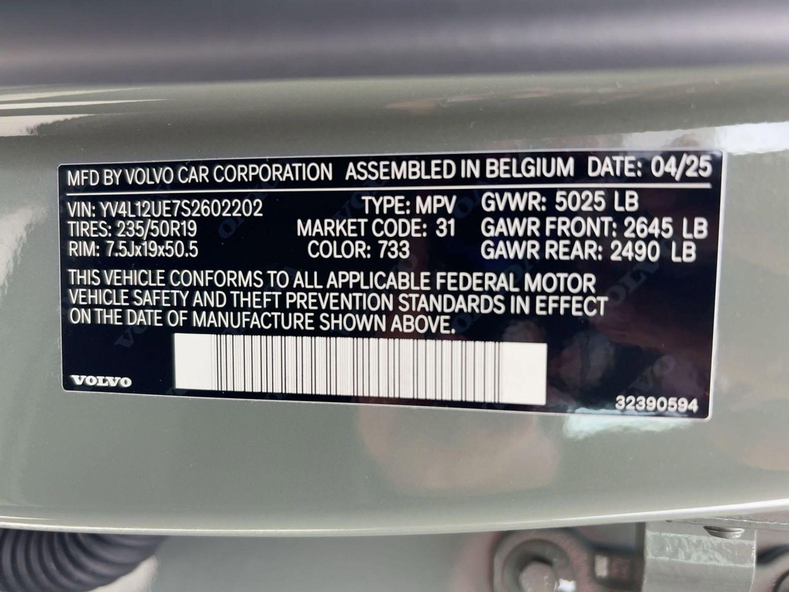 Certified 2025 Volvo XC40 B5 Plus image 19