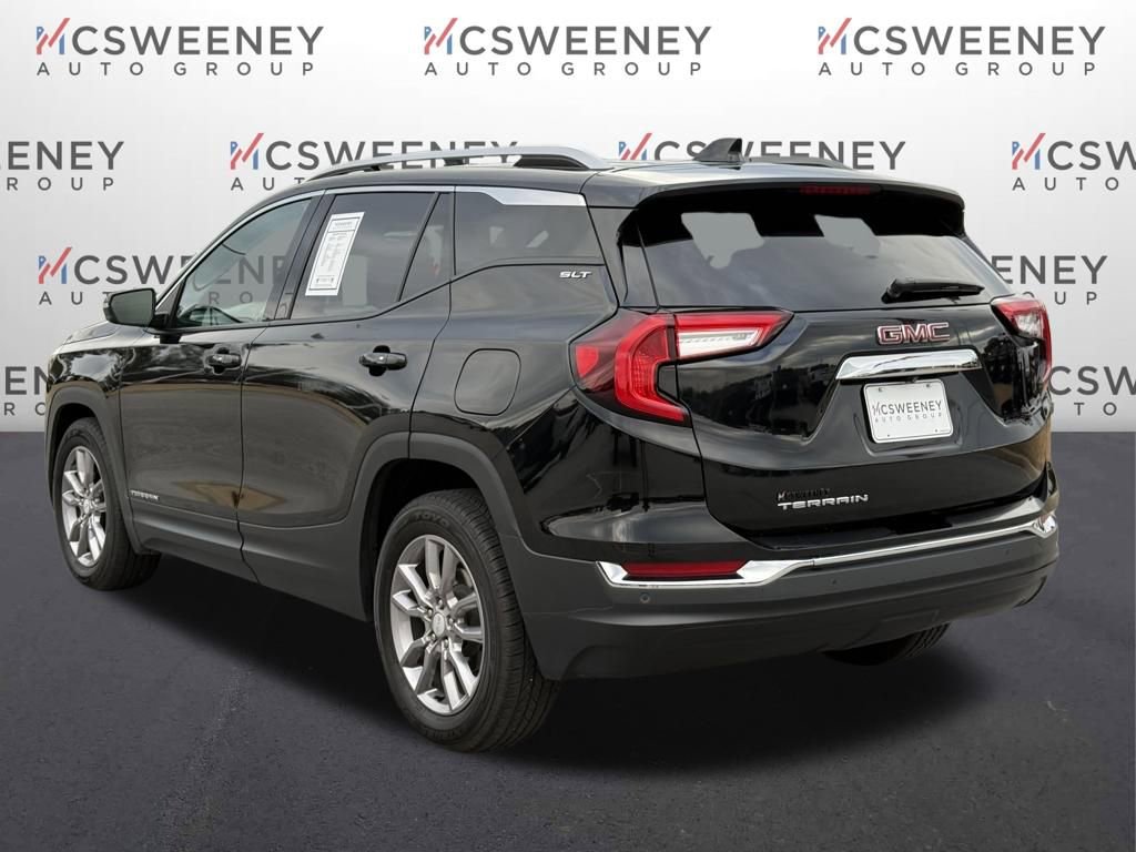 Used 2024 GMC Terrain SLT image 3