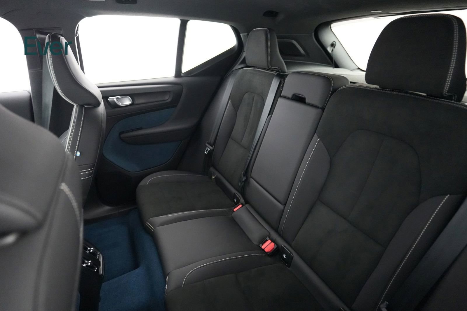 Used 2023 Volvo XC40 Recharge Ultimate w/ Protection Package Premier image 23