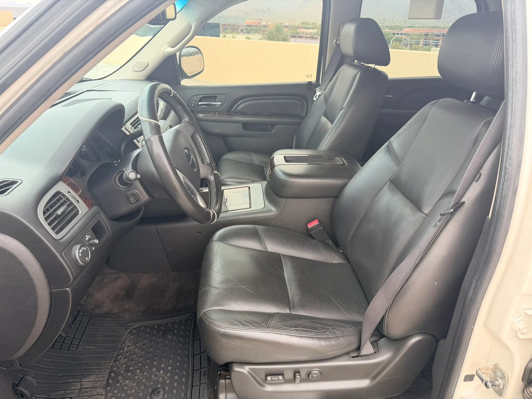 Used 2011 GMC Yukon Denali RWD image 11