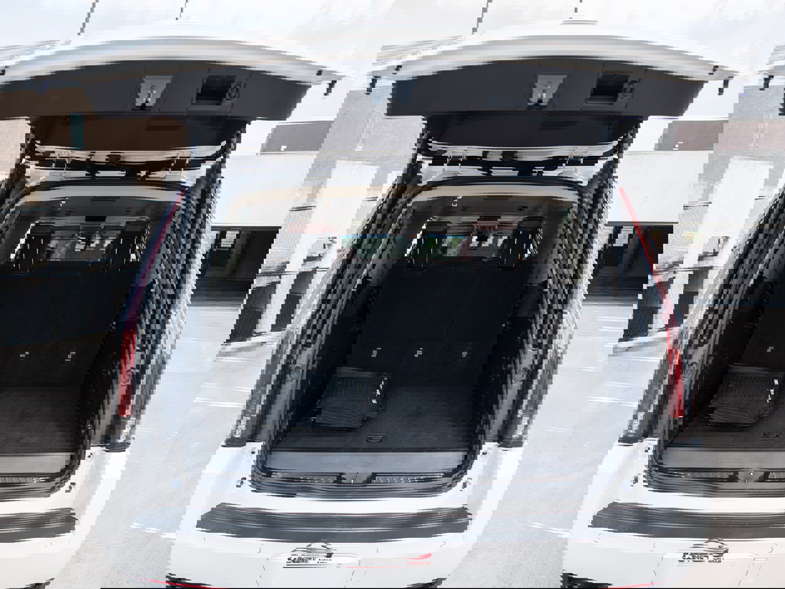 Used 2020 Cadillac Escalade ESV Premium Luxury image 48