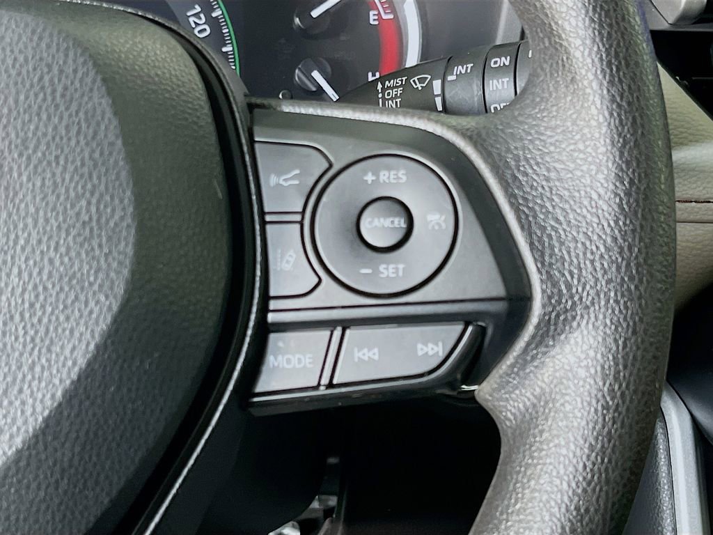 Used 2025 Toyota RAV4 XLE w/ Convenience Package image 17