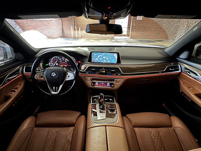 Used 2018 BMW 750i xDrive image 21