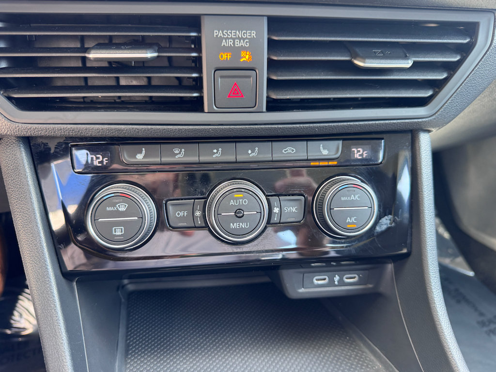 Used 2024 Volkswagen Jetta SE FWD image 12
