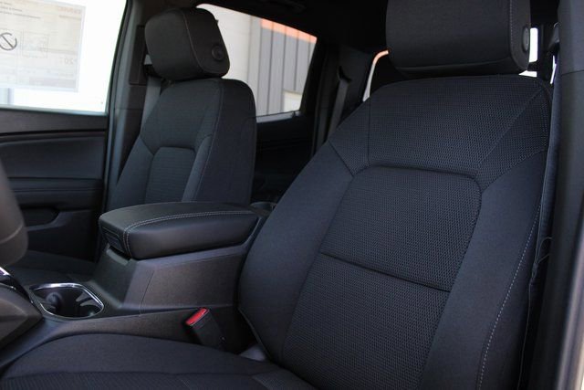 New 2025 GMC Canyon Elevation w/ Convenience Package image 27