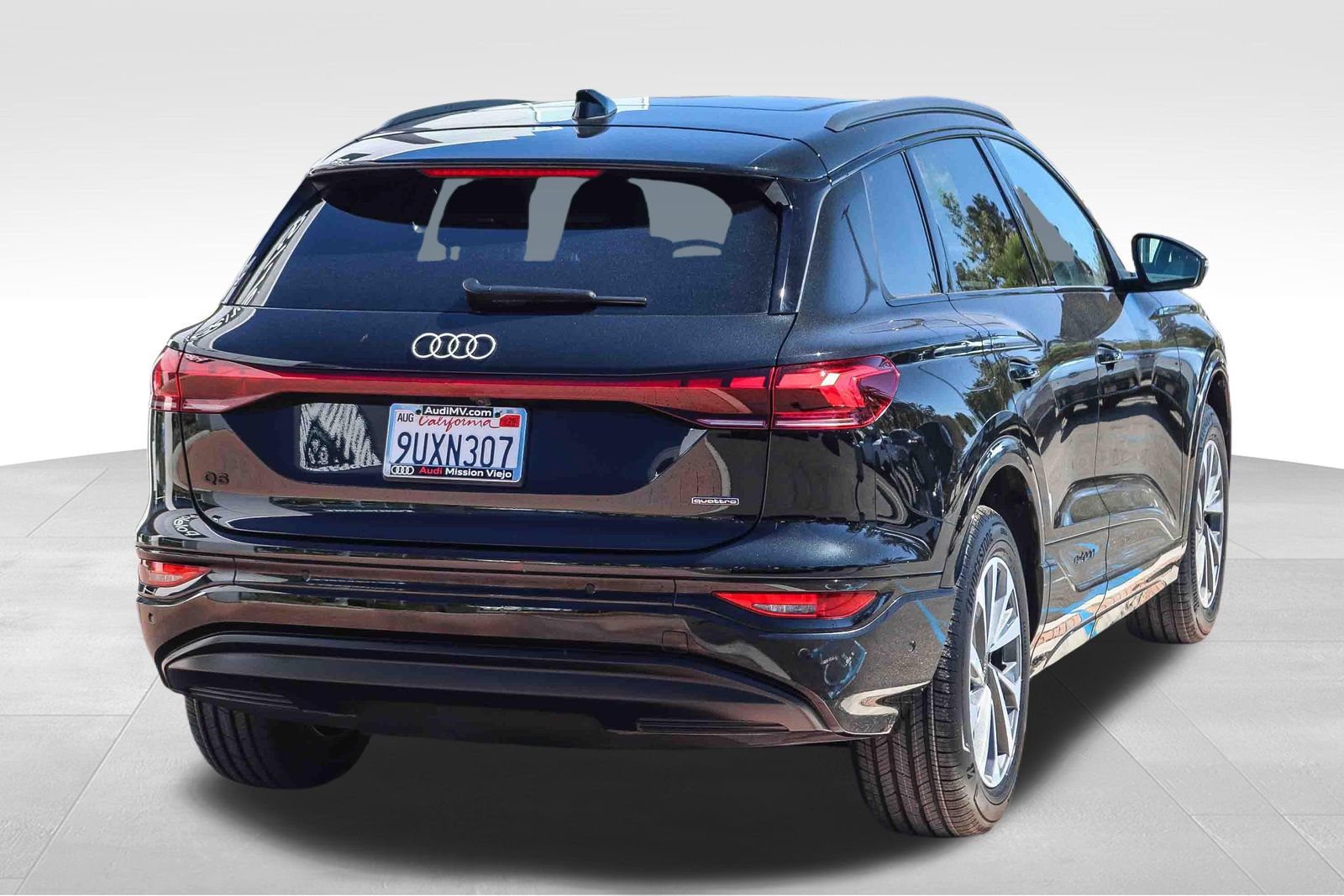 Certified 2025 Audi Q6 e-tron Premium w/ Convenience Package AWD/4WD image 8