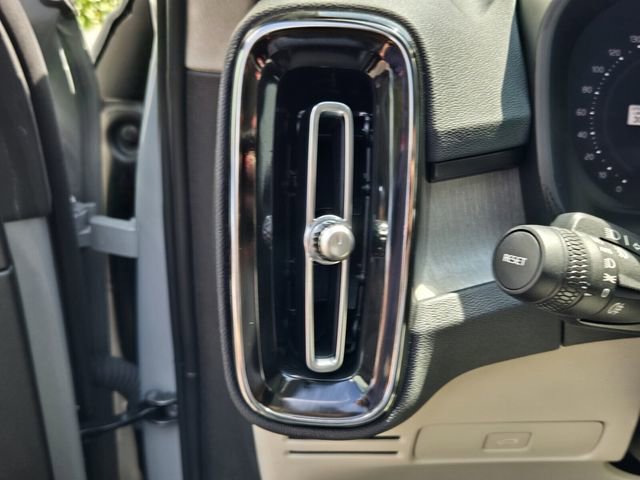 Certified 2024 Volvo XC40 B5 Plus image 28
