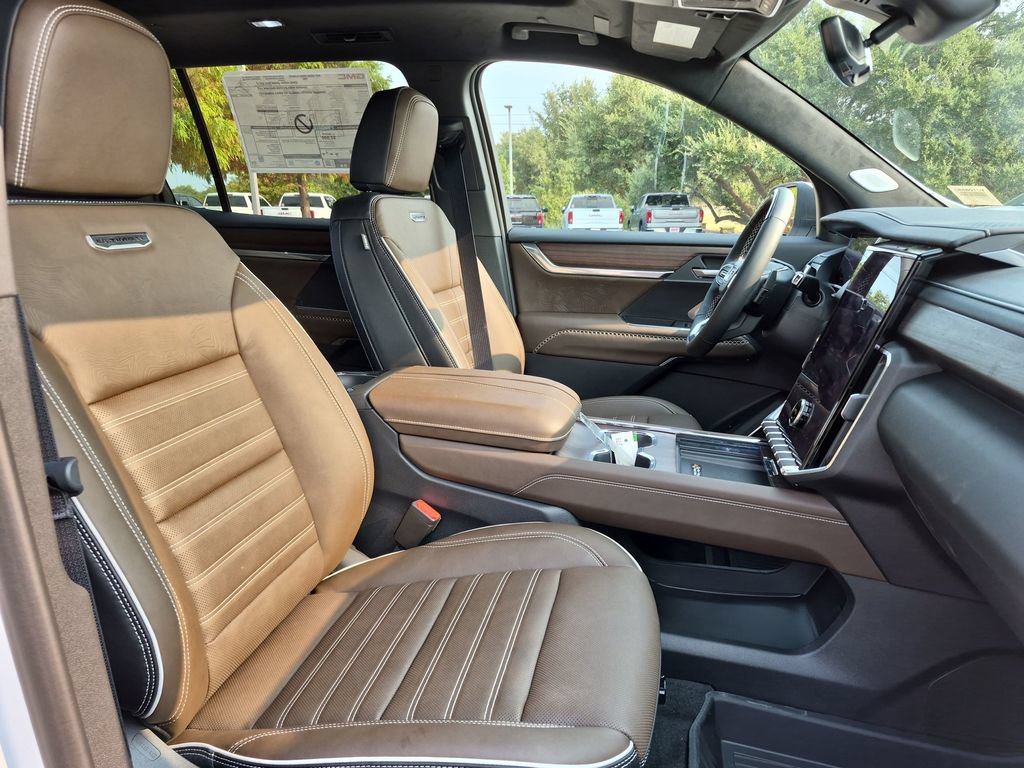 New 2027 GMC Acadia Denali Ultimate w/ LPO, Floor Liner Package FWD image 39