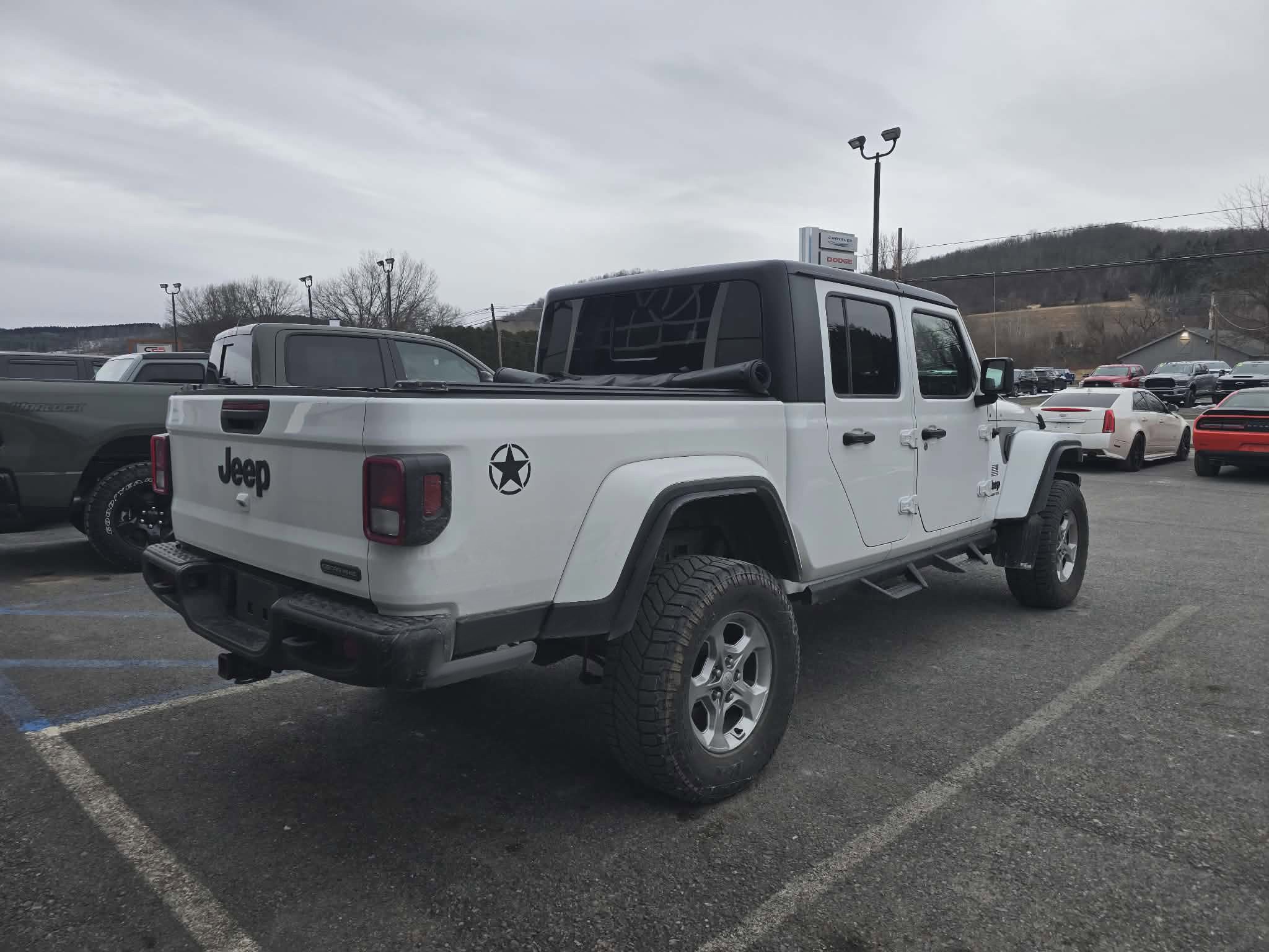 Used 2021 Jeep Gladiator Sport image 3