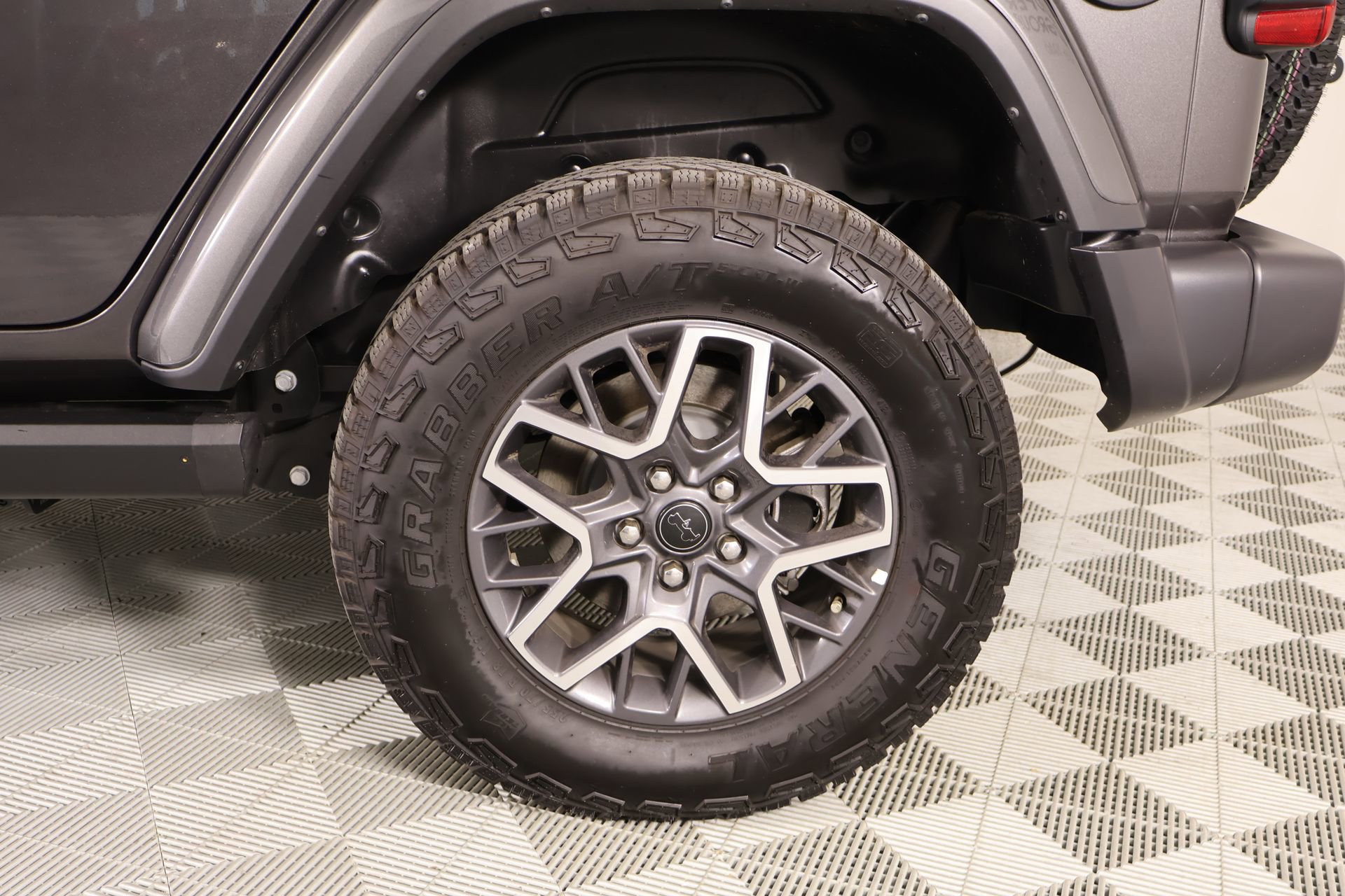 Used 2025 Jeep Wrangler Unlimited Sahara AWD/4WD image 19