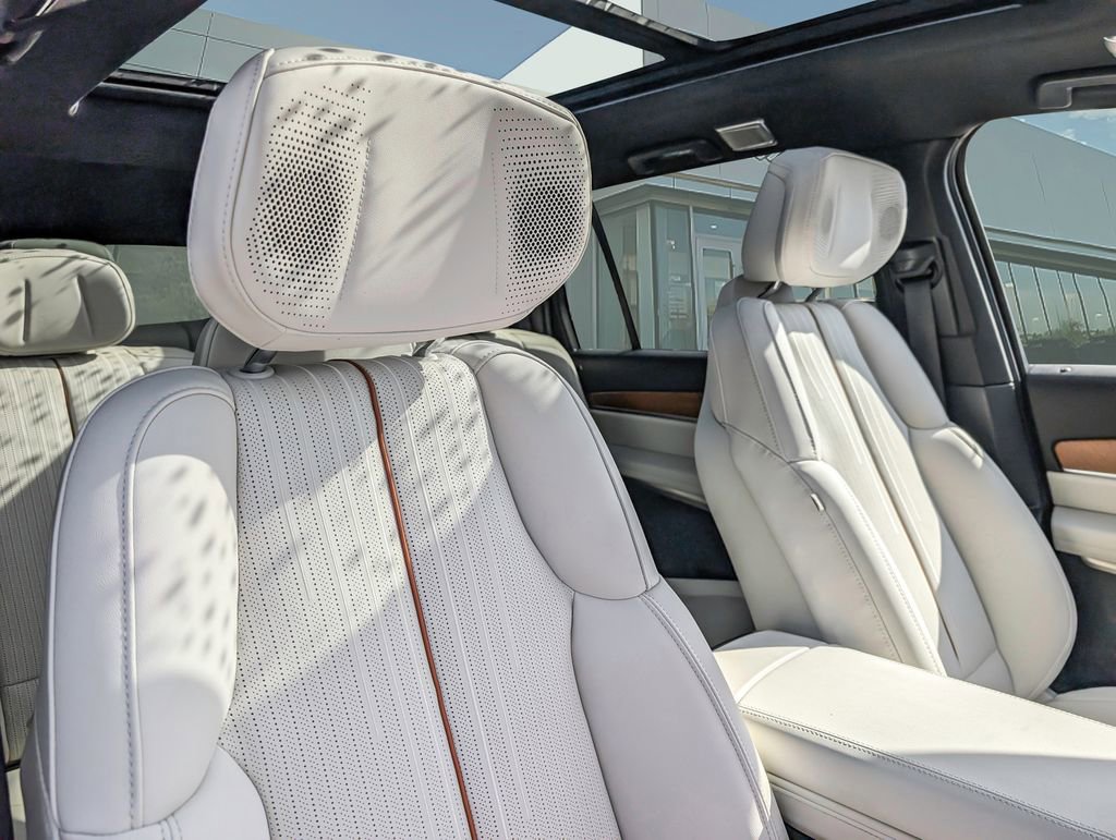 New 2026 Cadillac Vistiq Sport AWD/4WD image 24