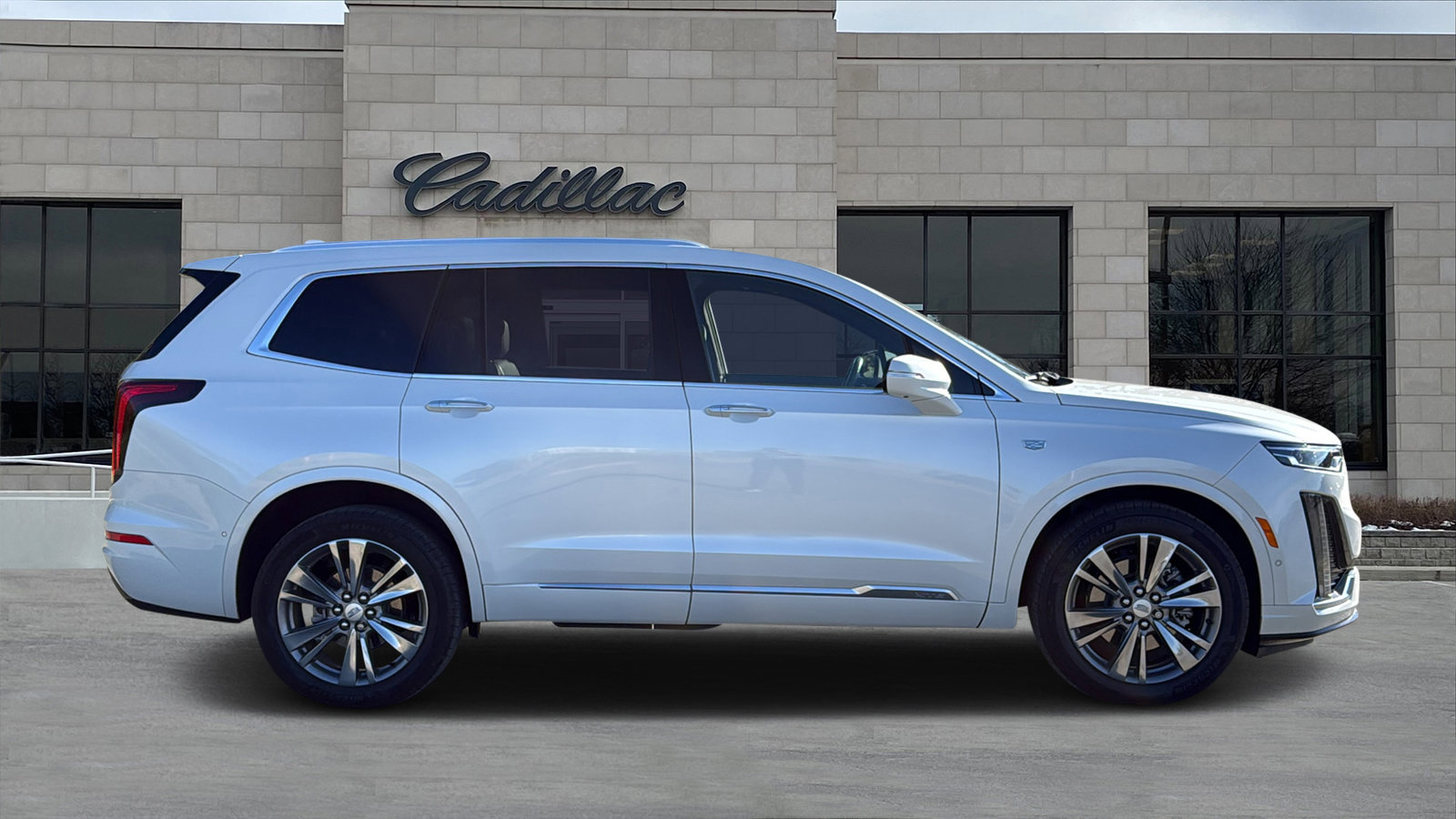 Used 2022 Cadillac XT6 Premium Luxury w/ Technology Package image 2