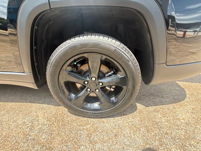 Used 2025 Jeep Grand Cherokee L Limited w/ Black Appearance Package AWD/4WD image 10