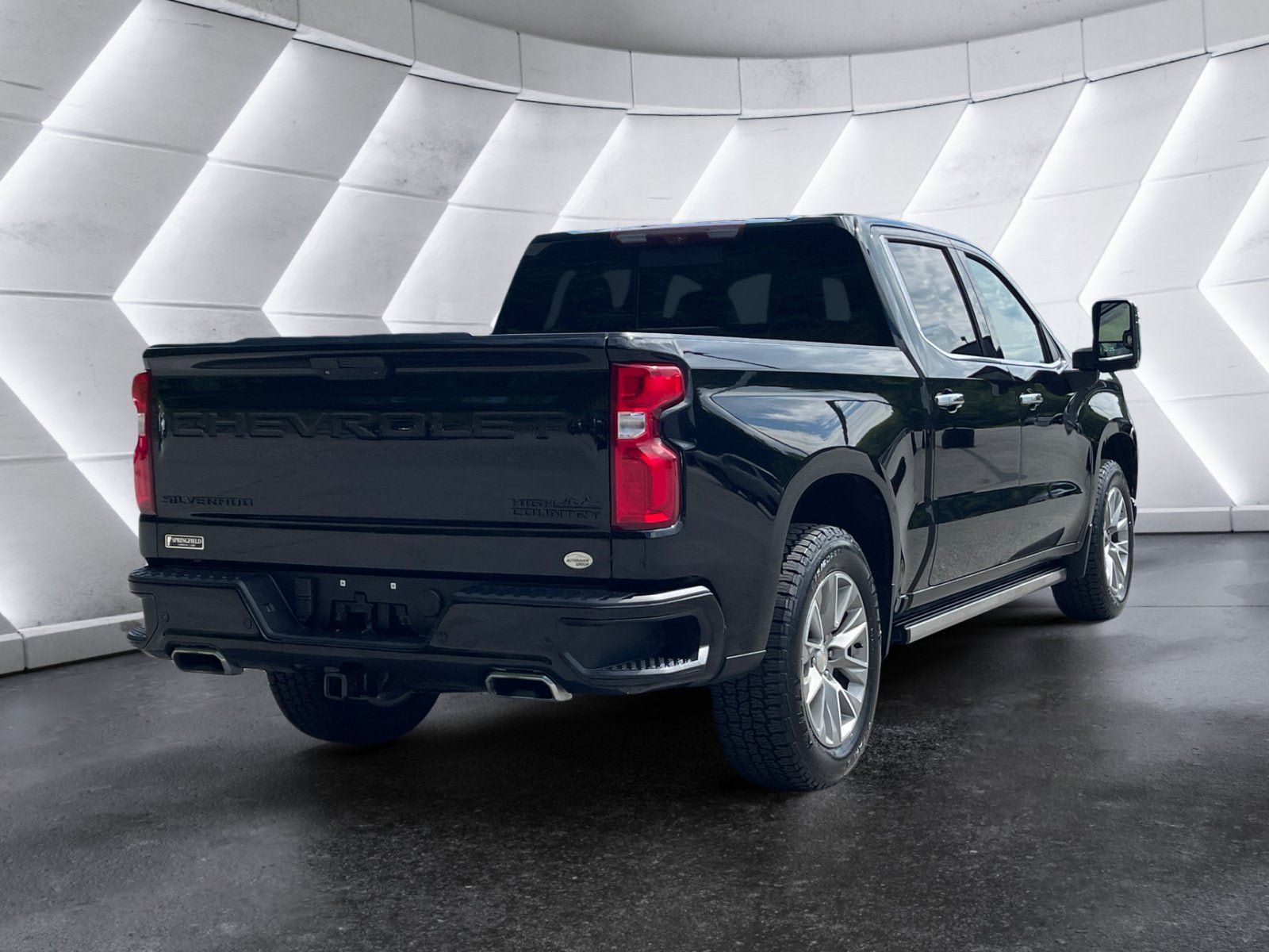 Used 2022 Chevrolet Silverado 1500 High Country w/ Technology Package AWD/4WD image 6