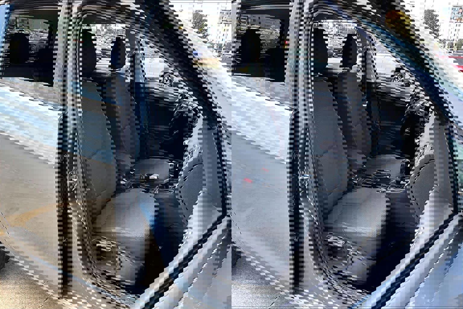 Used 2019 Volkswagen Golf S image 9