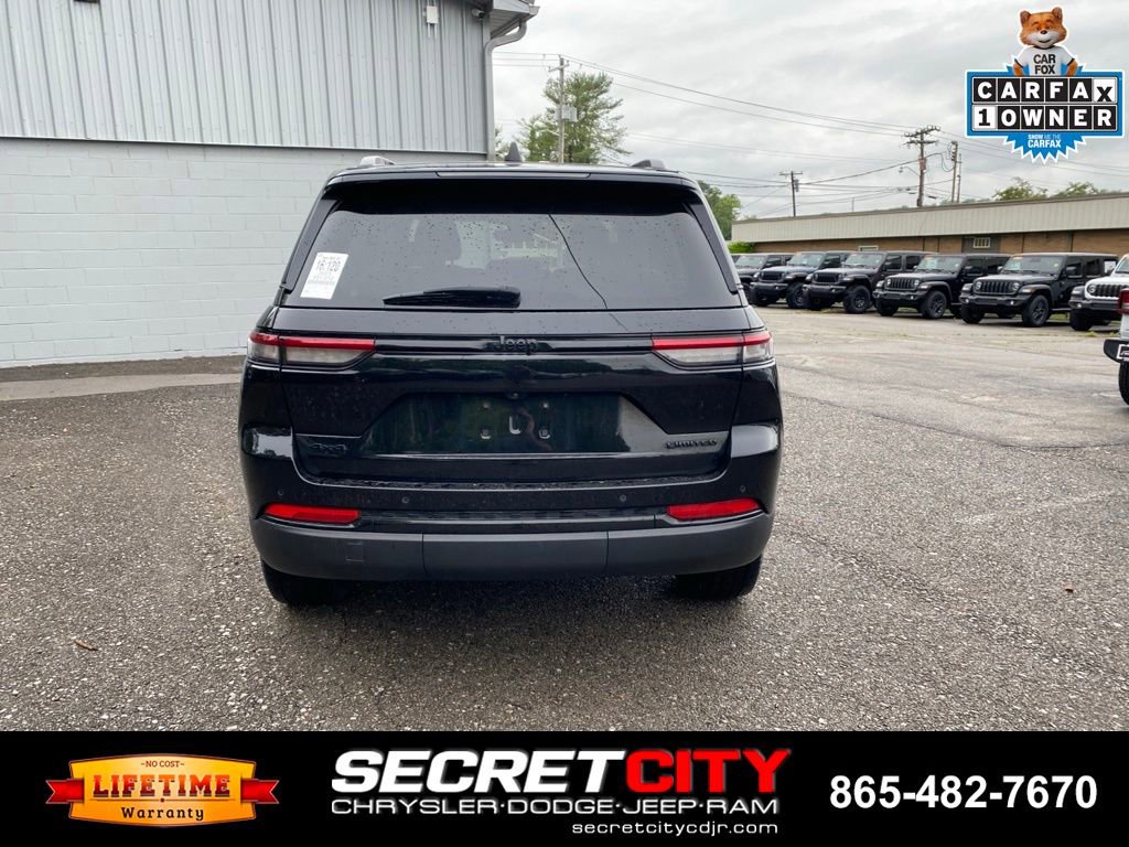 Used 2023 Jeep Grand Cherokee Limited w/ Black Appearance Package AWD/4WD image 6