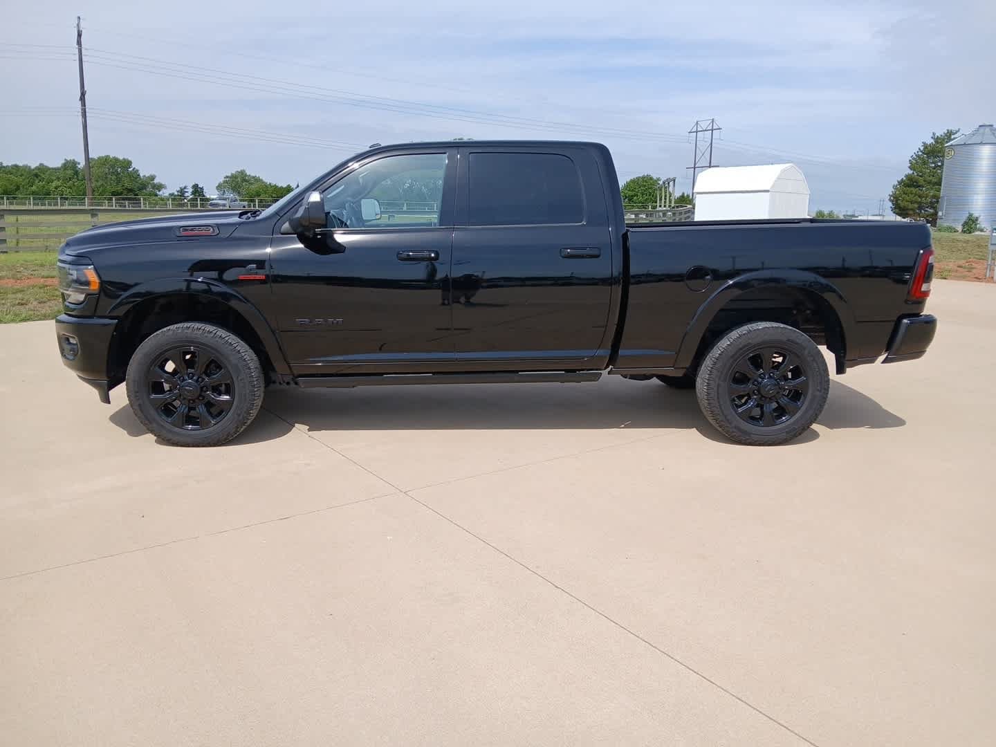Used 2020 RAM 2500 Limited AWD/4WD image 2