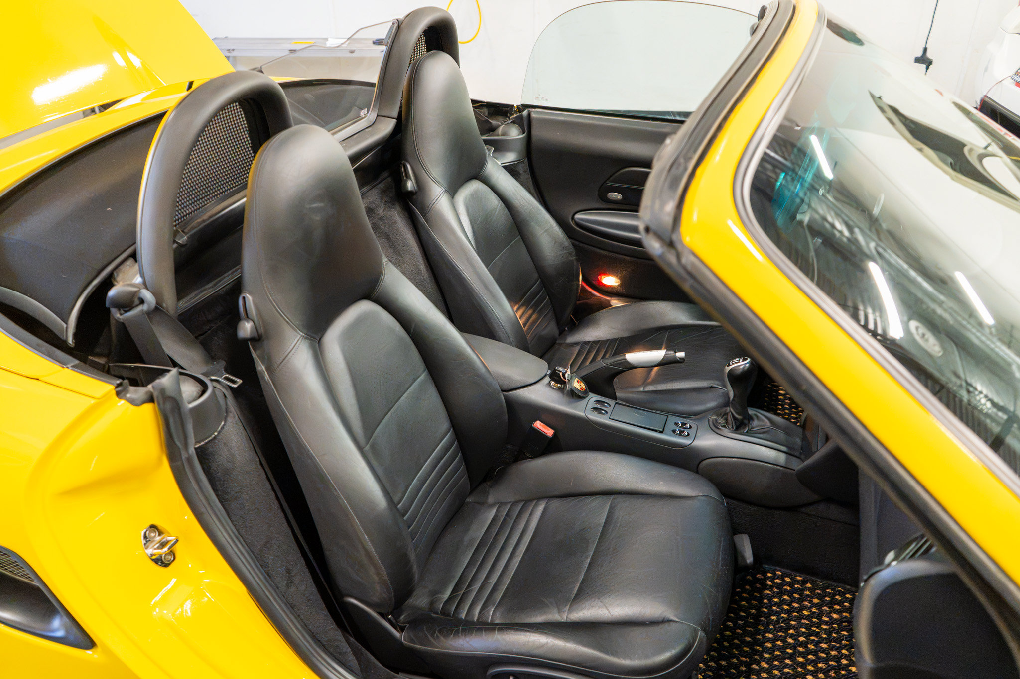 Used 1998 Porsche Boxster RWD image 44