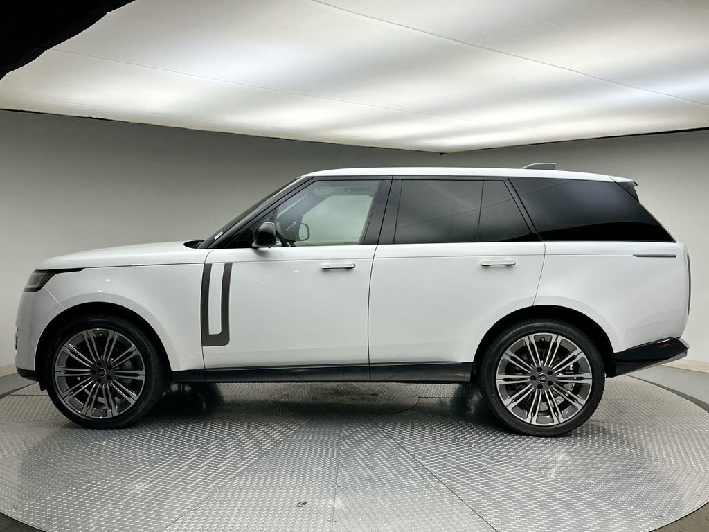 New 2025 Land Rover Range Rover SE image 2