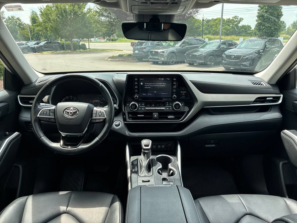 Used 2021 Toyota Highlander XLE AWD/4WD image 26