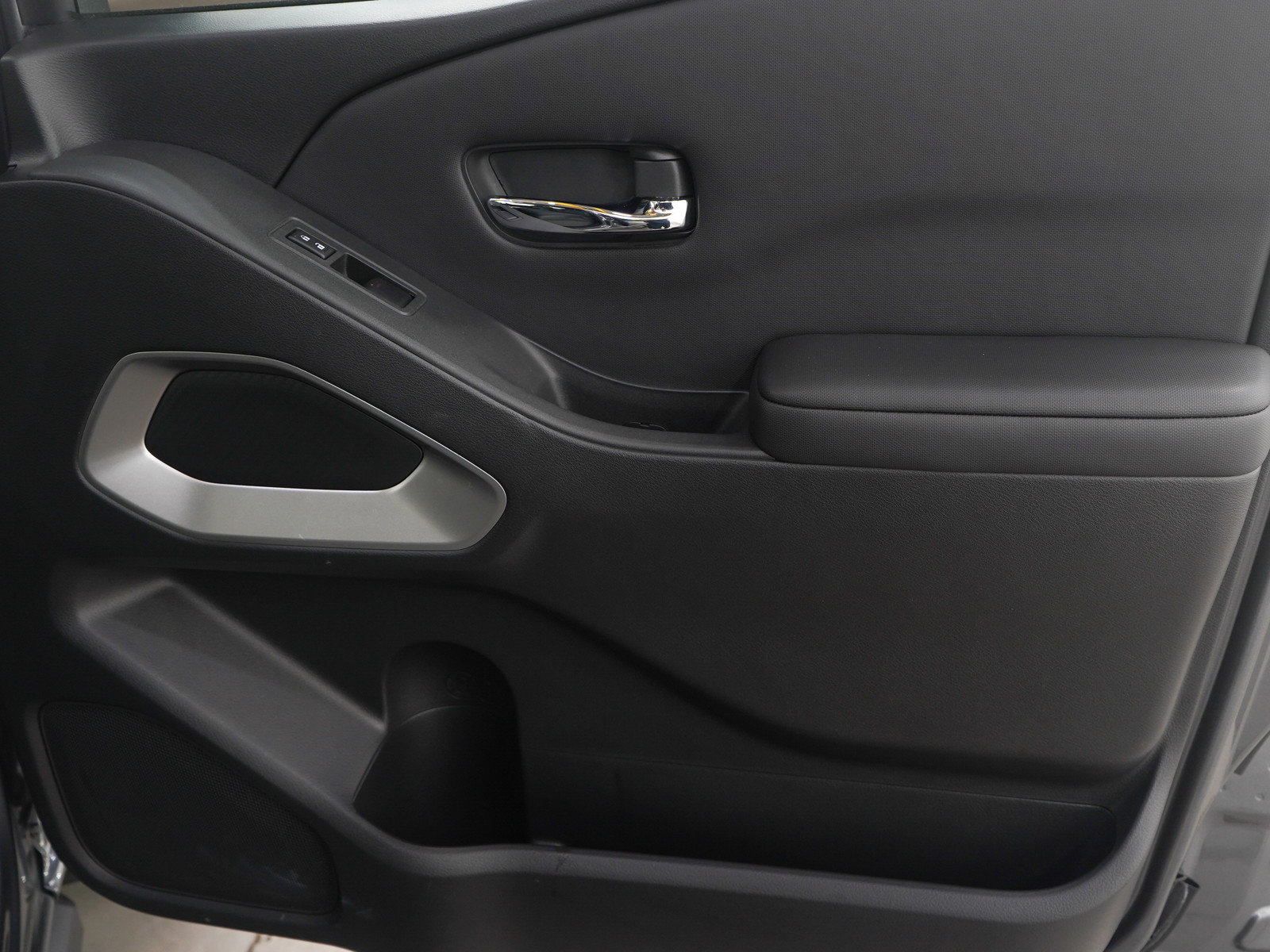 Used 2023 Nissan Frontier SV w/ SV Convenience Package image 9