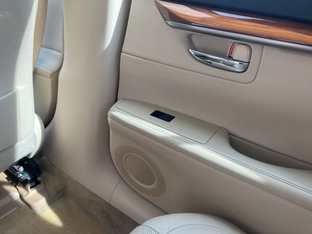 Used 2013 Lexus ES 300h w/ Luxury Pkg image 26