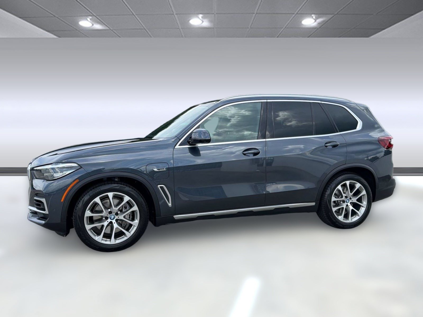 Used 2022 BMW X5 xDrive45e w/ Premium Package AWD/4WD image 2