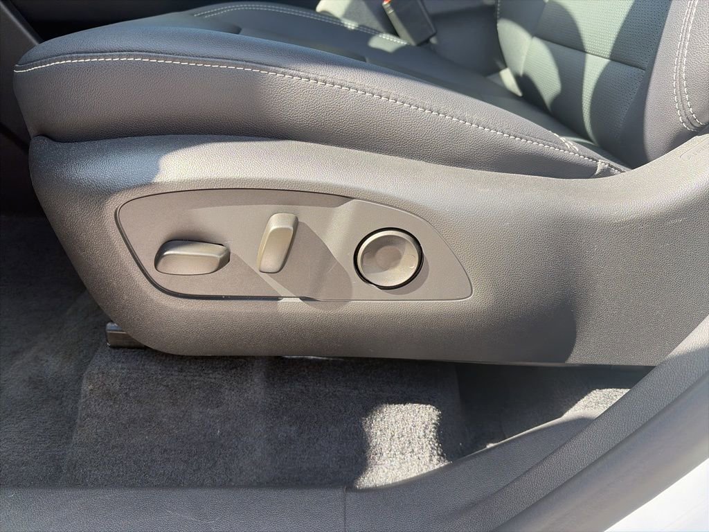 Used 2026 Chevrolet Traverse LT image 35