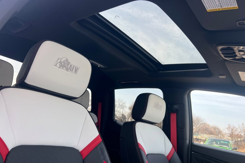 New 2026 GMC Canyon AT4X w/ AT4X AEV Edition image 13